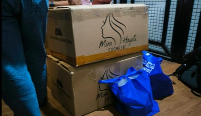 Screenshot produk kosmetik milik Mira Hayati diamankan (Foto : Akun TikTok @Rendy Hukom)