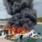 Speedboat yang ditumpangi Cagub Malut Benny Laos dan istrinya terbakar di Pelabuhan Bobong, Maluku Utara (Ist)