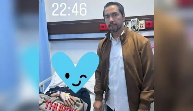 Pengacara Kondang, Sunan Kalijaga mendampingi klienya saat menjenguk di Rumah Sakit (Ist)