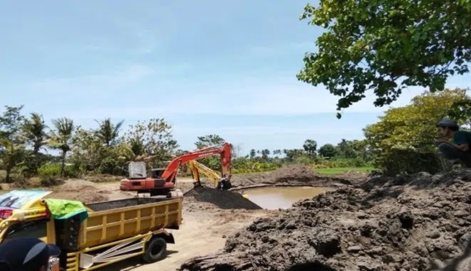 Aktivitas Tambang Ilegal di Desa Sawakong (Likuboddong), Kecamatan Galesong Selatan, Kabupaten Takalar (Ist).