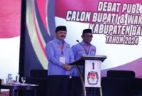 Pasangan calon Bupati dan Wakil Bupati Barru, H. Aras dan Aska Mappe (ARASKA),dalam debat publik kedua Pilkada Barru 2024.