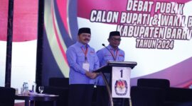 Pasangan calon Bupati dan Wakil Bupati Barru, H. Aras dan Aska Mappe (ARASKA),dalam debat publik kedua Pilkada Barru 2024.