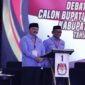 Pasangan calon Bupati dan Wakil Bupati Barru, H. Aras dan Aska Mappe (ARASKA),dalam debat publik kedua Pilkada Barru 2024.
