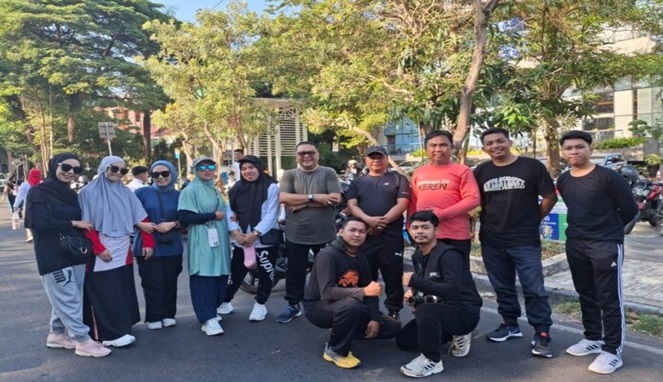 Pjs Wali Kota Makassar dan Plt. Kepala DPPKB Makassar turut memeriahkan acara HUT Sulsel ke-355