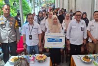 Plt. Kepala DPPKB Kota Makassar, Syahruddin (Kedua dari Kanan)