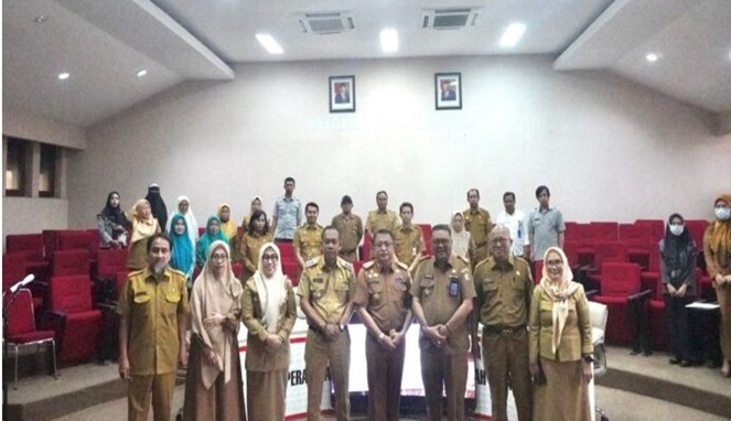 Kepala DPPKB Makassar, Syahruddin (Ketiga dari Kanan)