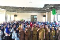 Plt. Kepala DPPKB Kota Makassar, Syahruddin, membuka acara dengan memberikan sambutan kepada seluruh kader