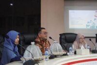 Plt. Kepala DPPKB Kota Makassar, Syahruddin, membuka rapat yang dihadiri oleh berbagai instansi