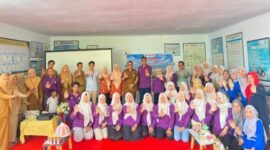  Kepala DPPKB Kota Makassar, Syahruddin foto berama dengan rombongan dari DP3AKB Bontang