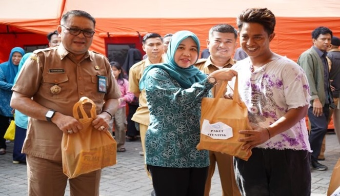 Kepala DPPKB Makassar, Syahruddin (Kiri)