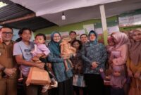 Kepala DPPKB Makassar, Syahruddin (Kiri)