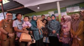 Kepala DPPKB Makassar, Syahruddin (Kiri)