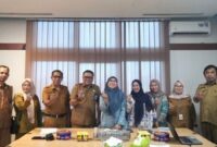 Kepala DPPKB Makassar foto bersama dengan BKKBN Jakarta