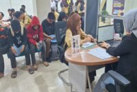 Sejumlah penerima beasiswa PIP mendapatkan pelayanan yang cepat dan efektif di BNI Cabang Barru, Sulawesi Selatan