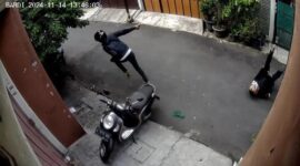 Tangkapan Layar Video CCTV Aksi Pelaku Curanmor Baku Tembak dengan Polisi (Ist)