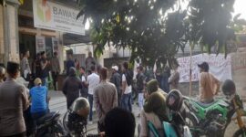 Massa Aksi mendesak Bawaslu Lutra Usut Pelanggaran Netralitas Bupati
