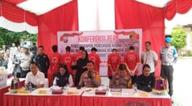 Polda Sulsel menggelar Konferensi Pers terkait produk kosmetik  bermerkuri pada Jumat (8/11/2024).