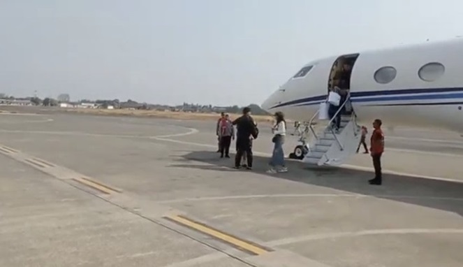 Jet Pribadi Kaesang dan Erina (Tangkapan Layar Video X @aqfiazfan)