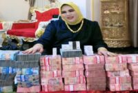 Mira Hayati Pamer Uang