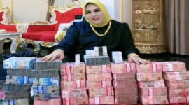 Mira Hayati Pamer Uang