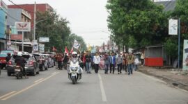 Ribuan mahasiswa yang tergabung dalam kelompok Cipayung Plus menggelar aksi damai bertajuk Pawai Demokrasi diGowa