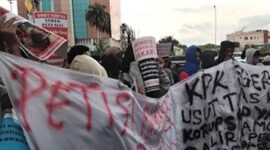 Aksi demontrasi PMJAK Desak Bawaslu Jakarta Tindaklanjuti Dugaan Dana Kampanye dari Judi Online