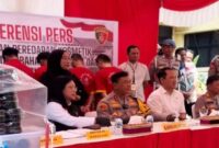 Polda Sulsel menggelar konferensi pers terkait judi online hingga produk kosmetik bermerkuri pada Jumat (8/11/2024).