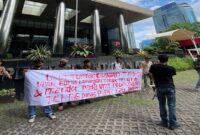 Barisan Mahasiswa Indonesia menggelar aksi unjuk rasa di depan Gedung KPK (Ist)