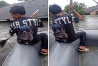 Foto Kolase : Kondisi Banjir di Blok 8 Perumnas Antang, Kecamatan Manggala, Kota Makassar Mencapai Atap Rumah