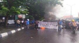 Aksi Demonstrasi Mahasiswa Muhammadiyah di DPRD Sulsel