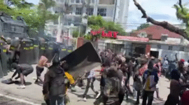 Aksi Damai Berujung Ricuh di Makassar, Mahasiswa Papua Serang Polisi dengan Parang, Batu dan Panah