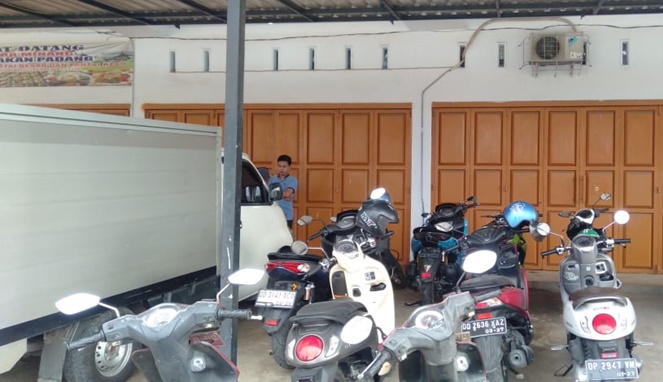 Kantor Air Minum MinealQu Jalan Poros Tamarunang, Kelurahan Tamarunang, Kecamatan Somba Opu, Gowa