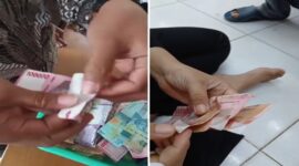 Foto Kolase : Warga menunjukkan uang palsu yang beredar di Sulsel.