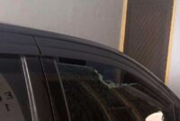 Mobil taksi online yang diserang geng motor di Hertasning (Ist)