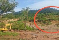 Tidak adanya pemasangan garis polisi di lokasi yang menjadi barang bukti dalam kasus penipuan jual beli tanah.