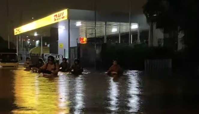 Bandara Soekarna Hatta Terminal Cargo (Facebook Netizen Banjir Jakarta)
