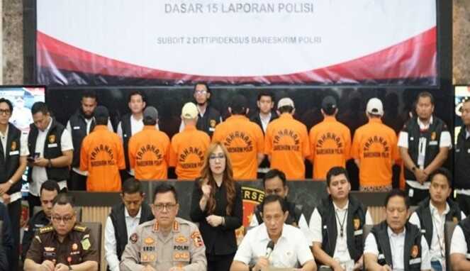 Dittipideksus Bareskrim Polri saat menggelar konferensi pers terkait kasus penipuan investasi robot trading Net89 yang melibatkan PT SMI