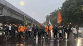 Aliansi BEM Universitas Se-kota Makassar menggelar aksi demonstrasi di Fly Over dan depan Kantor DPRD Sulsel