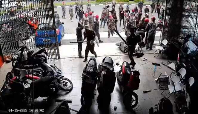 Foto Tangkapan Layar Video Ormas GRIB Serang Markas Pemuda Pancasila