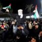 Seorang pria merayakan gencatan senjata Israel-Gaza di Deir Al-Balah in the central Gaza Strip (Ist)