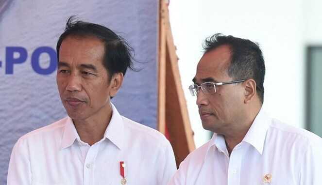 Jokowi bersama dengan Menteri Perhubungan Budi Karya (Foto: Setkab)