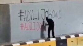 Coretan Dinding Tagar #AdiliJokowi Semakin Menguat