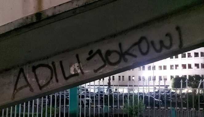 Coretan Adili Jokowi Merebak di Sudut-sudut kota Jakarta dan Medan (Ist)