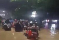 Kondisi terkini banjir di Jalan Asoka Pettuadae, Kecamatan Turikale Kabupaten Maros, Sulawesi Selatan