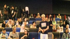 Sesi Pemotretan Haji Matto Usai Nobar Film Coto Vs Konro di Studio 4 CGV Mall Panakkukang 