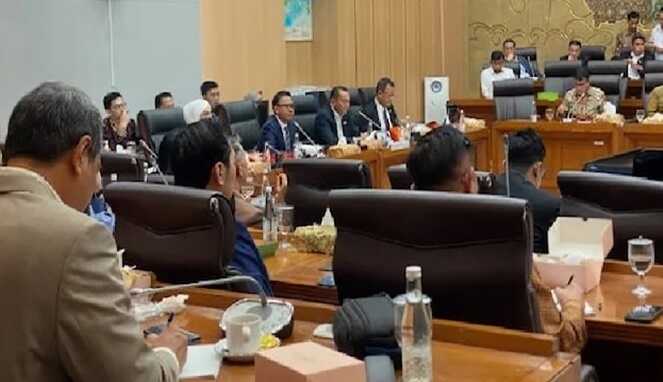 Suasana dalam Rapat Komisi IXX DPR RI (Ist)
