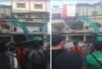 Foto Kolase : Suasan Eksekusi 11 Bangunan di Jalan AP Pettarani