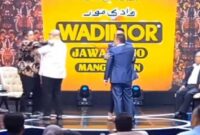 Tangkapan Layar Video Firdaus Oiwobo Ngamuk dengan pengacara Pitra Romadoni