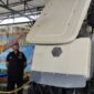 Kapolres Pelabuhan Makassar memperlihatkan mesin pemanen padi yang nyaris dijual ke Surbaya kini sudah diamankan