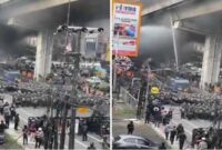 Tangkapan Layar Video Warga dan Polisi Bentrok di Jalan Pettarani Makassar